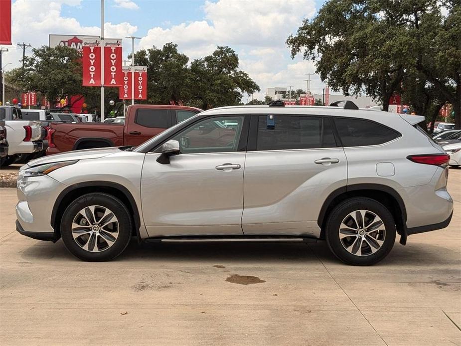 used 2021 Toyota Highlander car, priced at $29,997