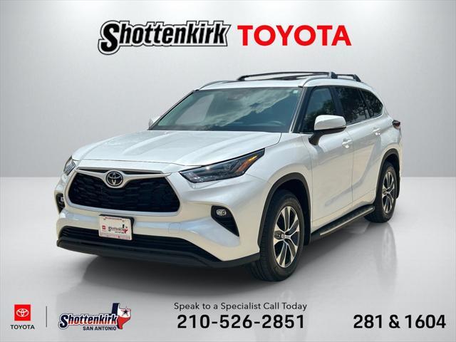 used 2025 Toyota Highlander car, priced at $50,891