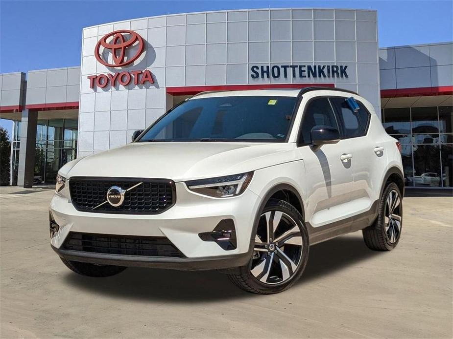 used 2023 Volvo XC40 car, priced at $31,987