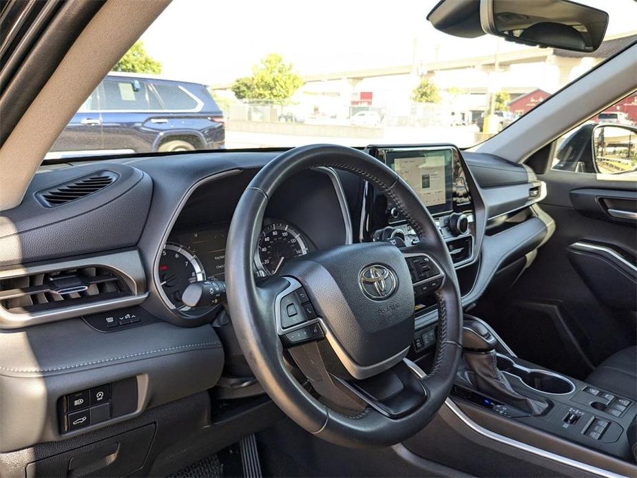 used 2024 Toyota Highlander car, priced at $44,990