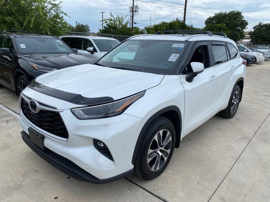 used 2023 Toyota Highlander car, priced at $41,989