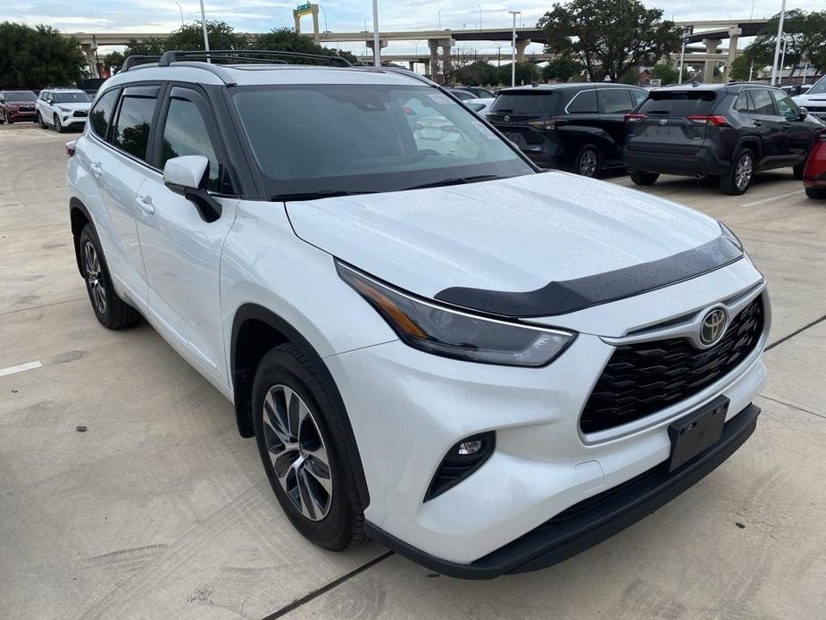 used 2023 Toyota Highlander car, priced at $41,989