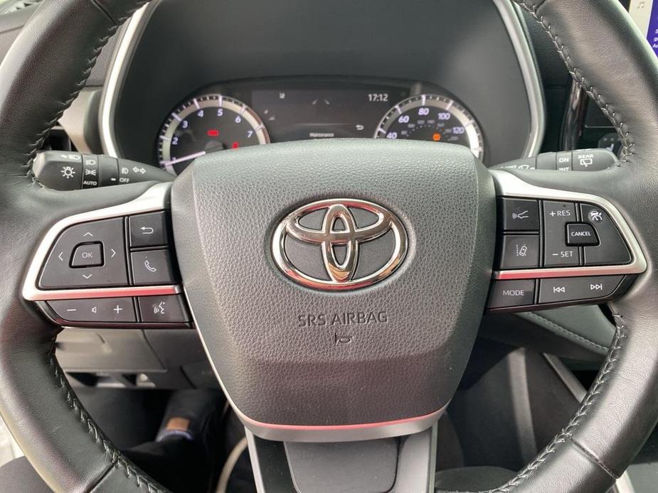 used 2023 Toyota Highlander car, priced at $41,989