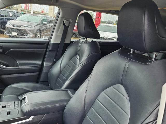 used 2020 Toyota Highlander car, priced at $28,691