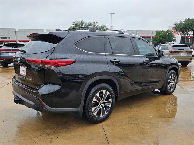 used 2020 Toyota Highlander car, priced at $28,691