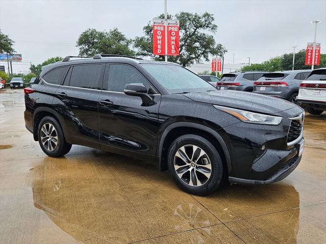used 2020 Toyota Highlander car, priced at $28,691