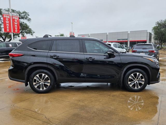 used 2020 Toyota Highlander car, priced at $28,691