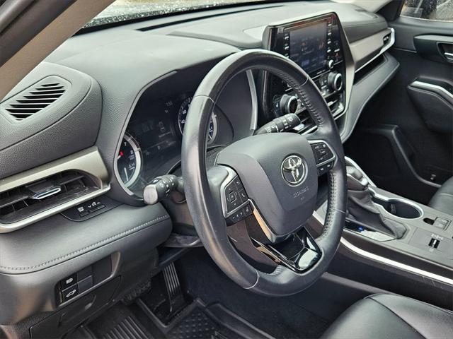 used 2020 Toyota Highlander car, priced at $28,691