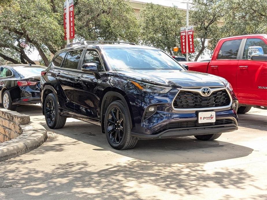 used 2023 Toyota Highlander car, priced at $31,997