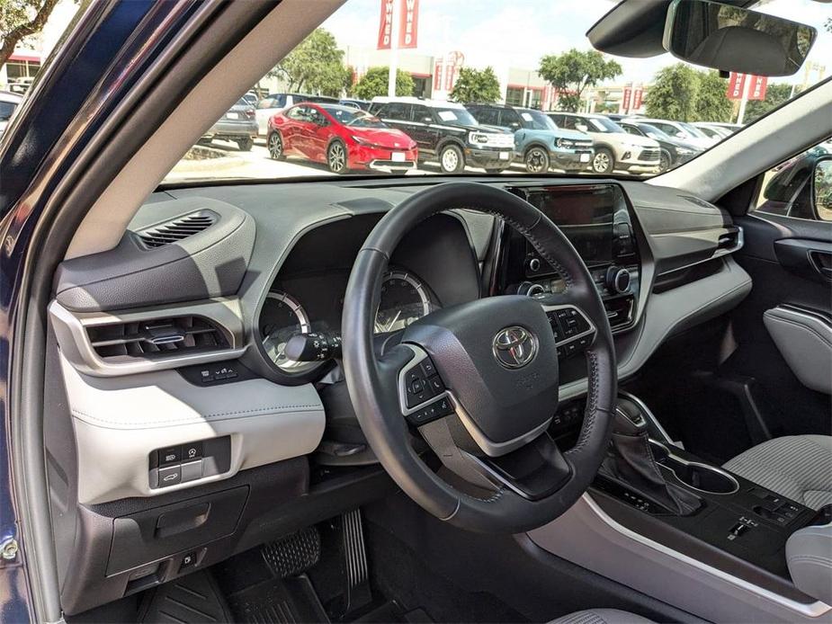 used 2023 Toyota Highlander car, priced at $31,997