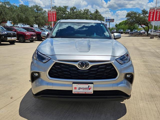 used 2023 Toyota Highlander car, priced at $41,991