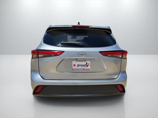 used 2023 Toyota Highlander car, priced at $40,444