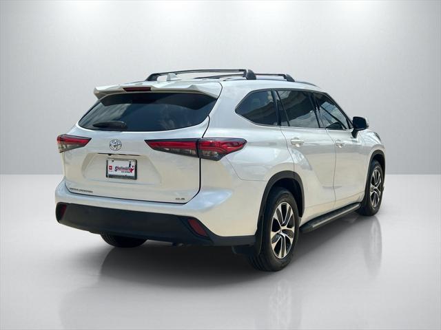 used 2021 Toyota Highlander car, priced at $30,891