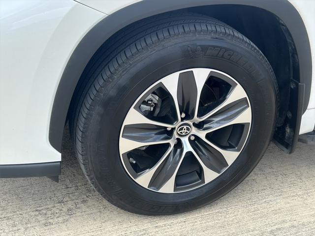 used 2021 Toyota Highlander car, priced at $30,891