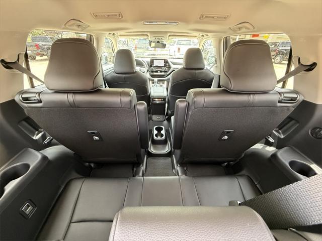 new 2025 Toyota Highlander car, priced at $44,886