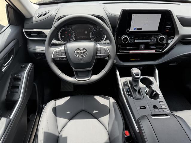 new 2025 Toyota Highlander car, priced at $44,886