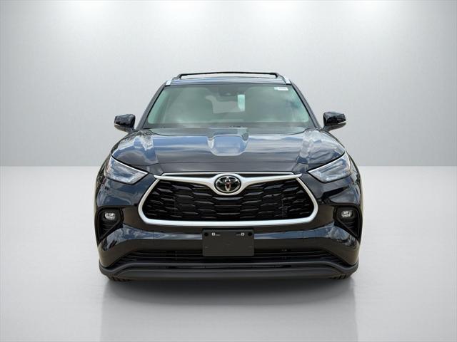 new 2025 Toyota Highlander car, priced at $44,886