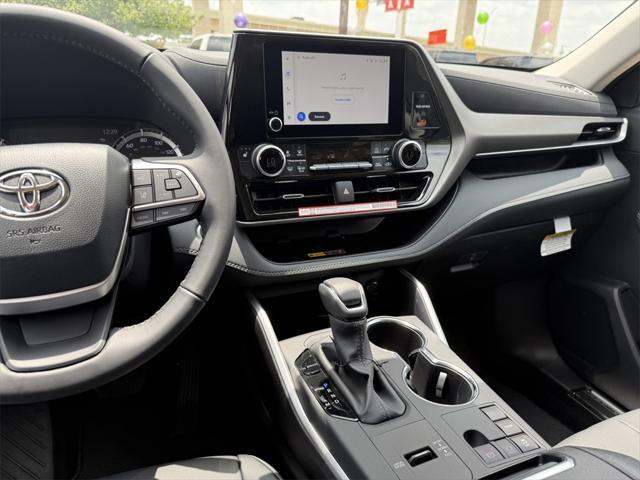 new 2025 Toyota Highlander car, priced at $44,886