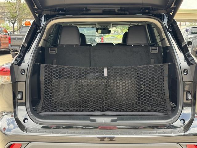 new 2025 Toyota Highlander car, priced at $44,886
