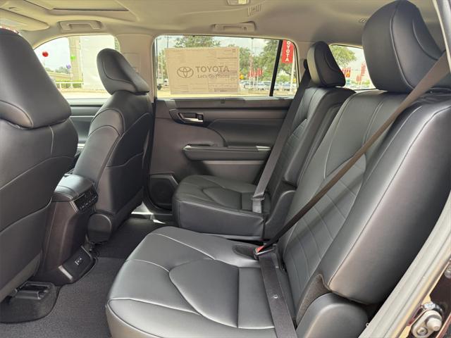 new 2025 Toyota Highlander car, priced at $44,886