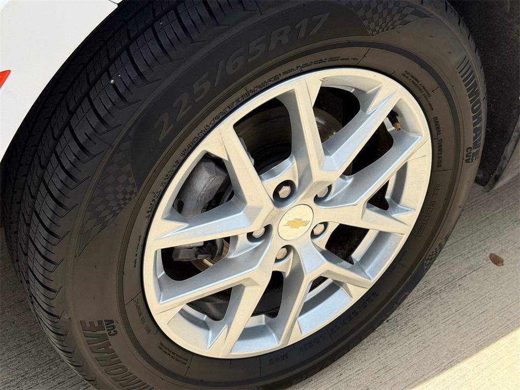 used 2024 Chevrolet Equinox car, priced at $21,644