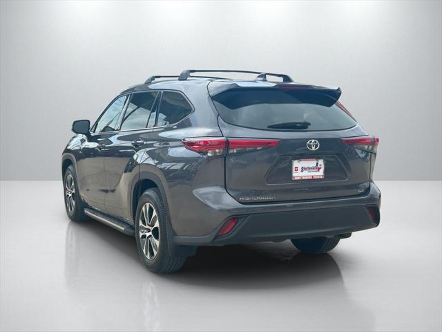 used 2022 Toyota Highlander car, priced at $39,351