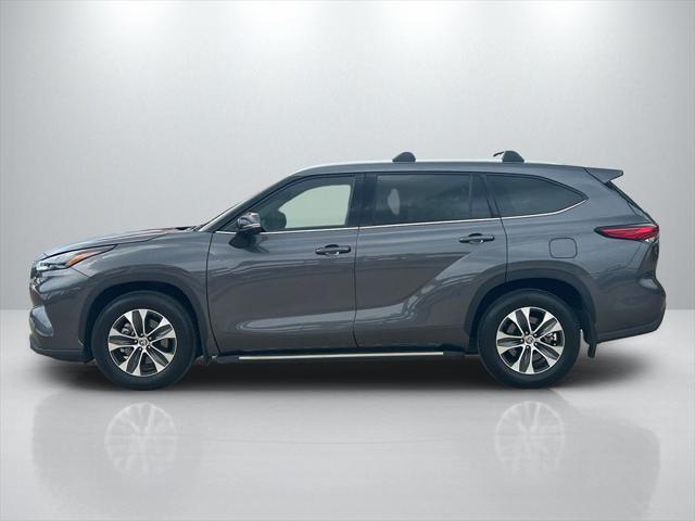 used 2022 Toyota Highlander car, priced at $39,351