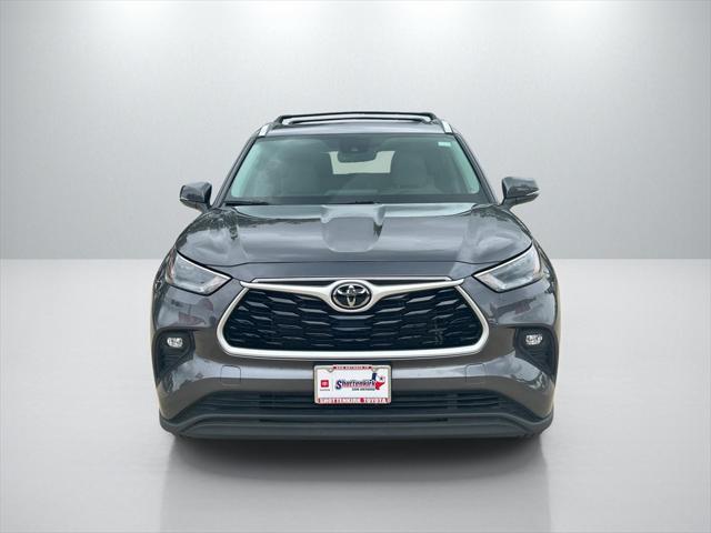 used 2022 Toyota Highlander car, priced at $39,351