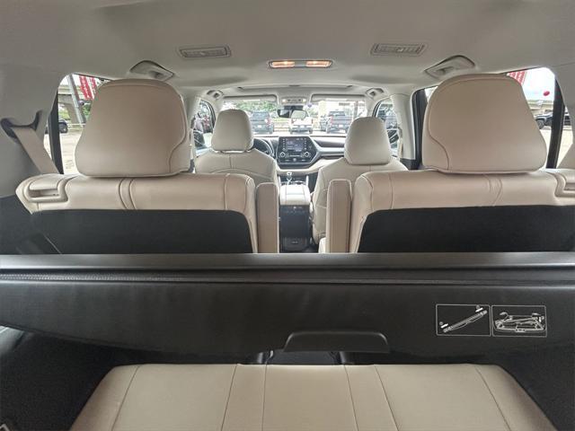 used 2022 Toyota Highlander car, priced at $39,351