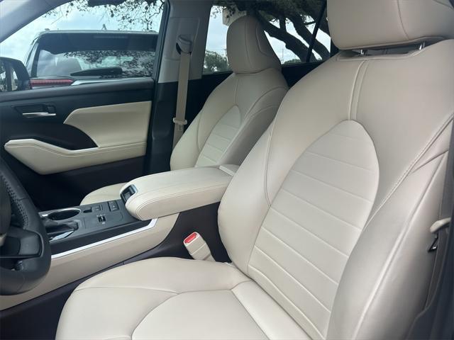 used 2022 Toyota Highlander car, priced at $39,351