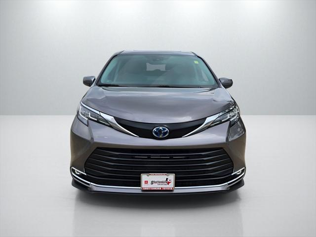 used 2023 Toyota Sienna car, priced at $40,644
