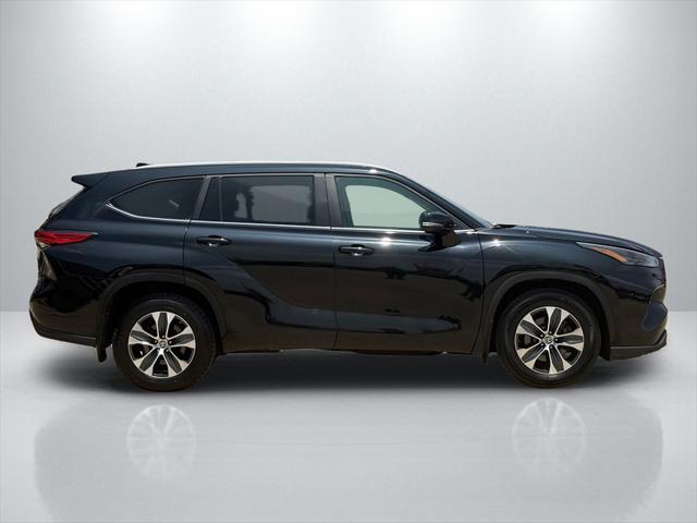 used 2023 Toyota Highlander car, priced at $36,892
