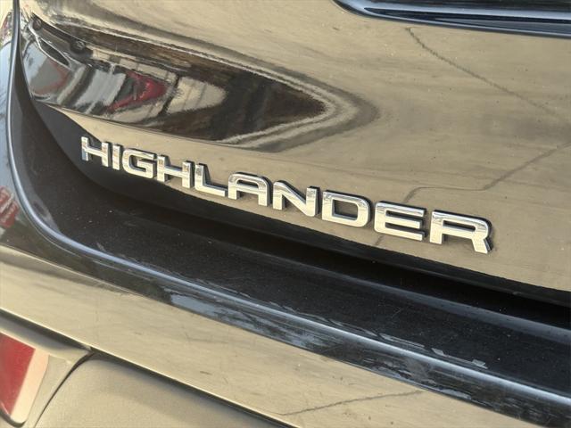 used 2023 Toyota Highlander car, priced at $36,892