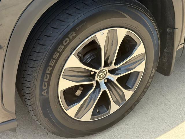 used 2023 Toyota Highlander car, priced at $36,892
