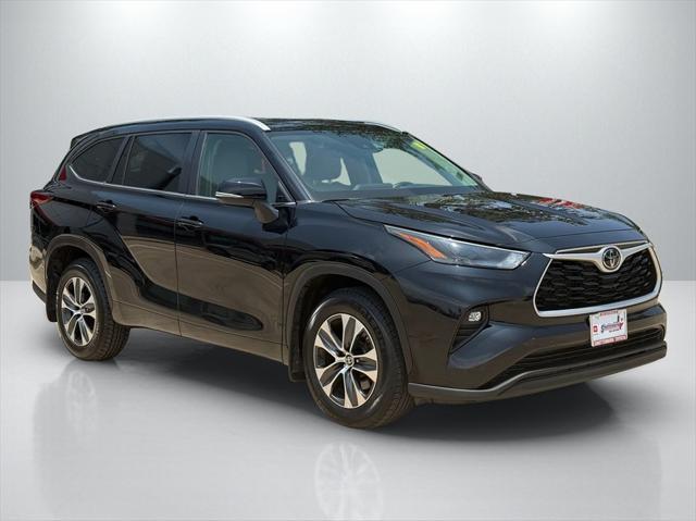 used 2023 Toyota Highlander car, priced at $36,892
