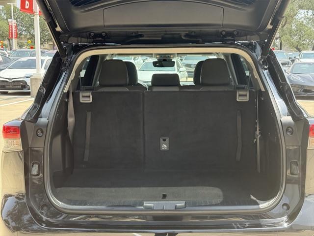 used 2023 Toyota Highlander car, priced at $36,892