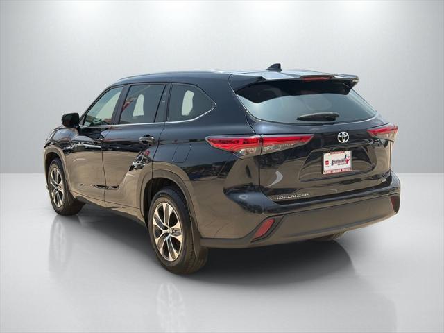 used 2023 Toyota Highlander car, priced at $36,892