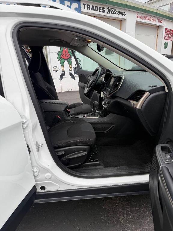 used 2016 Jeep Cherokee car, priced at $11,995
