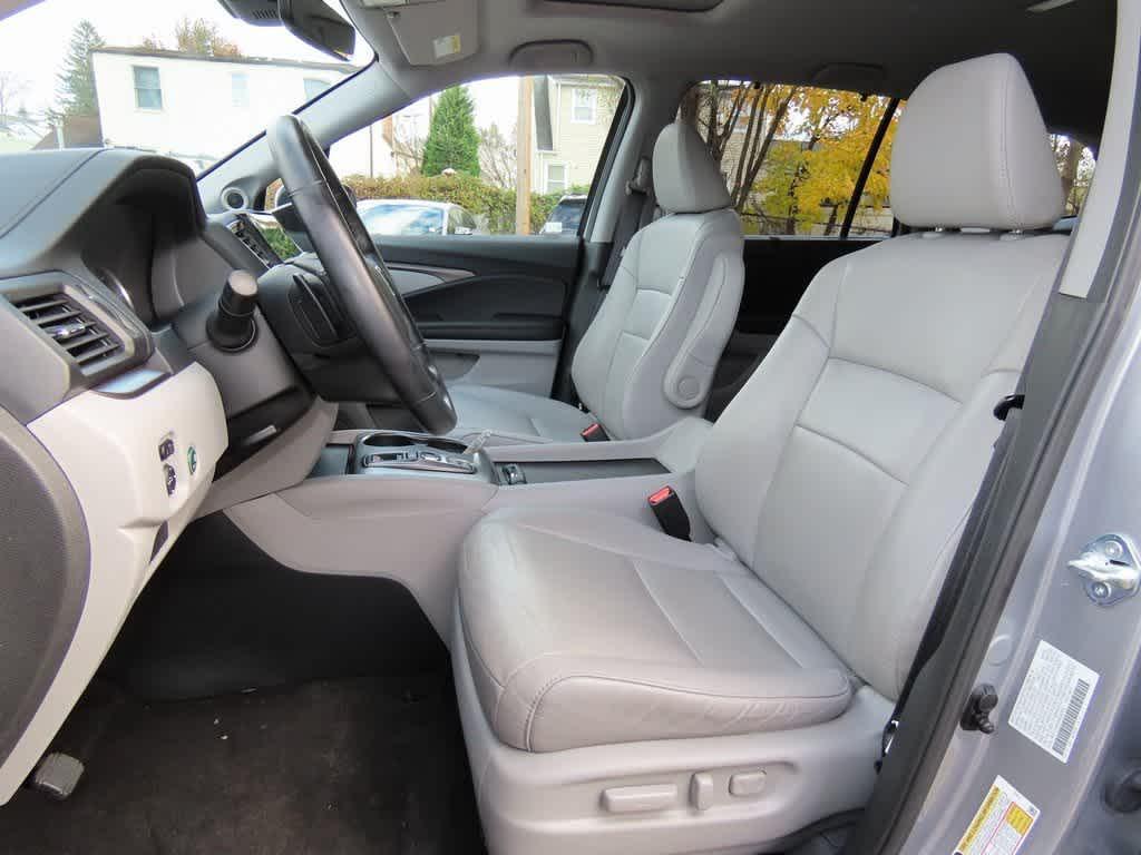 used 2022 Honda Pilot car, priced at $30,695