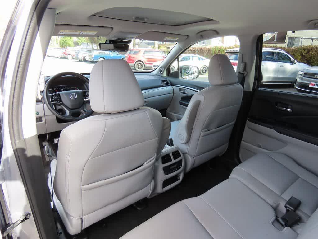 used 2022 Honda Pilot car, priced at $30,695