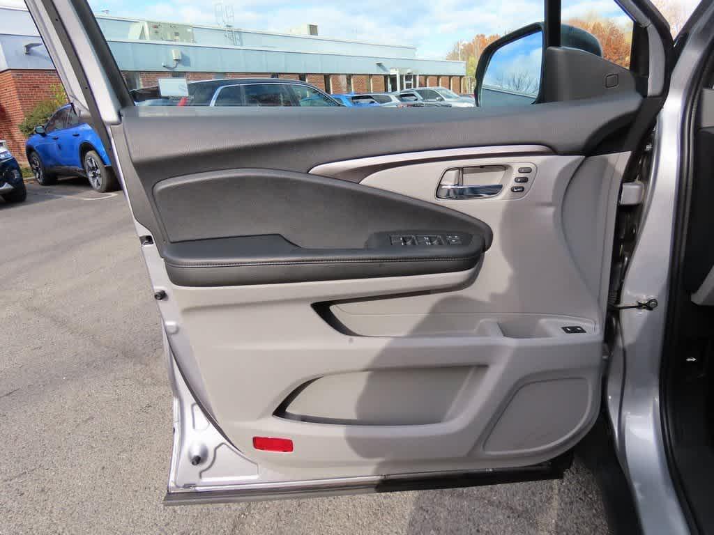 used 2022 Honda Pilot car, priced at $30,695