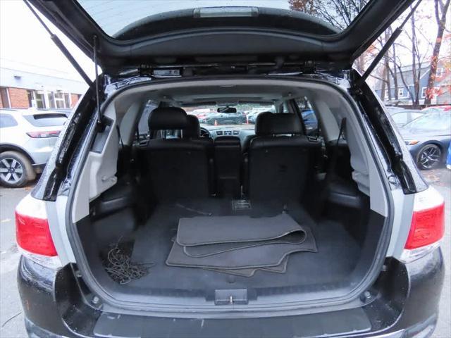 used 2013 Toyota Highlander car, priced at $15,995