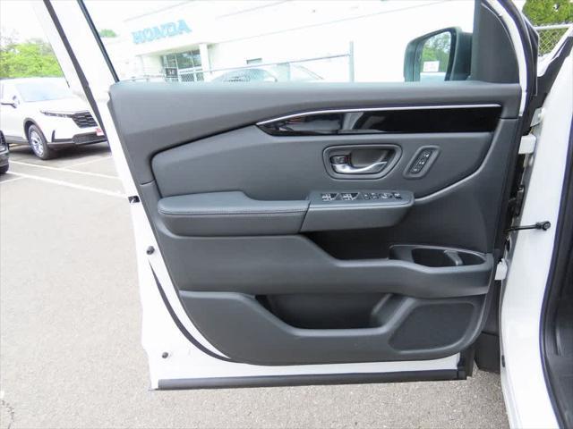 new 2025 Honda Pilot car, priced at $53,405