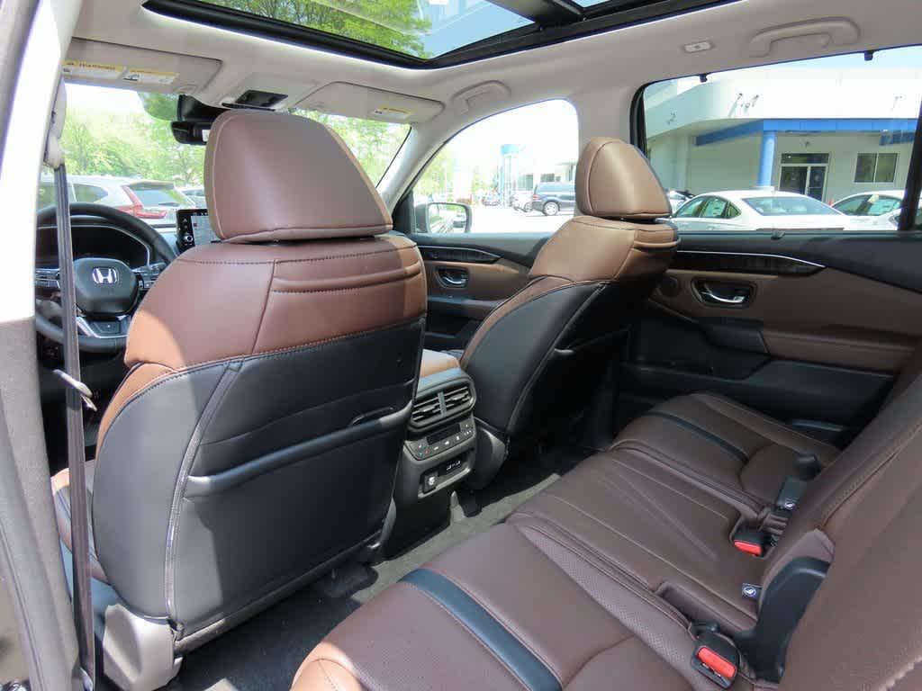 new 2025 Honda Pilot car, priced at $55,305