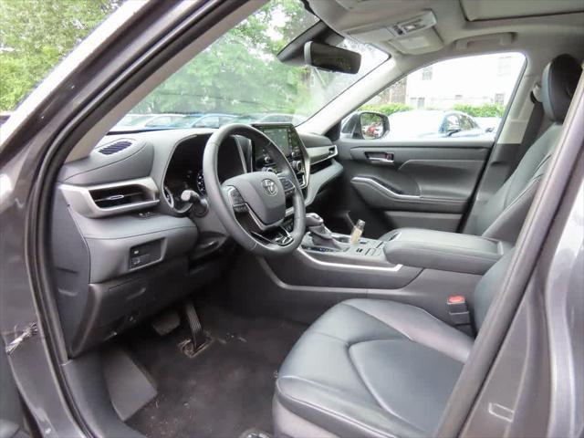 used 2020 Toyota Highlander car, priced at $30,995