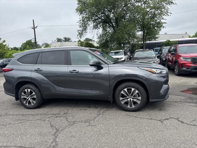used 2020 Toyota Highlander car, priced at $31,995