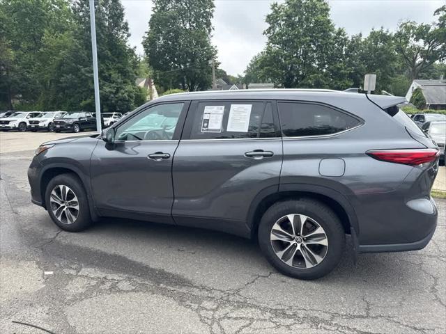 used 2020 Toyota Highlander car, priced at $31,995