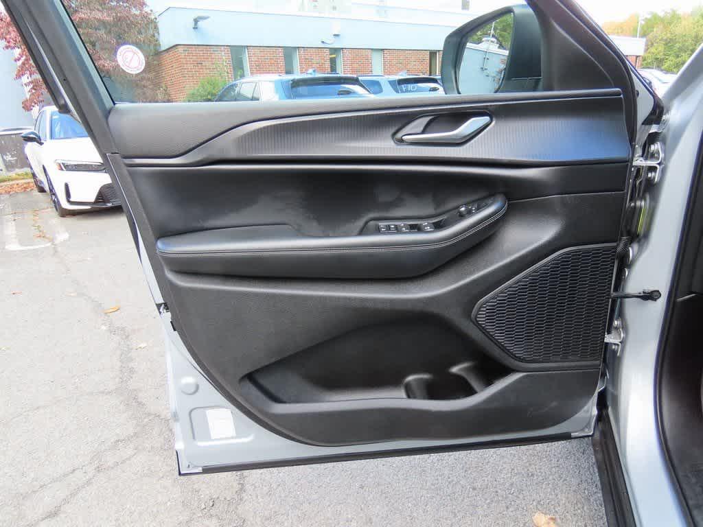 used 2023 Jeep Grand Cherokee car, priced at $25,995