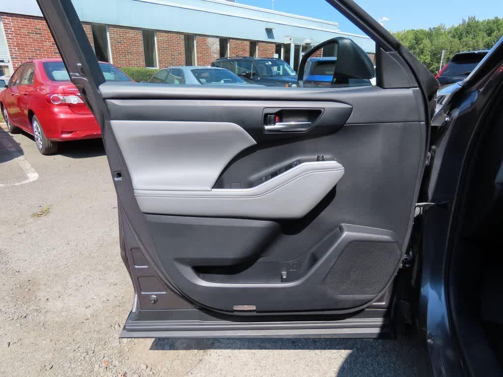 used 2021 Toyota Highlander car, priced at $26,995