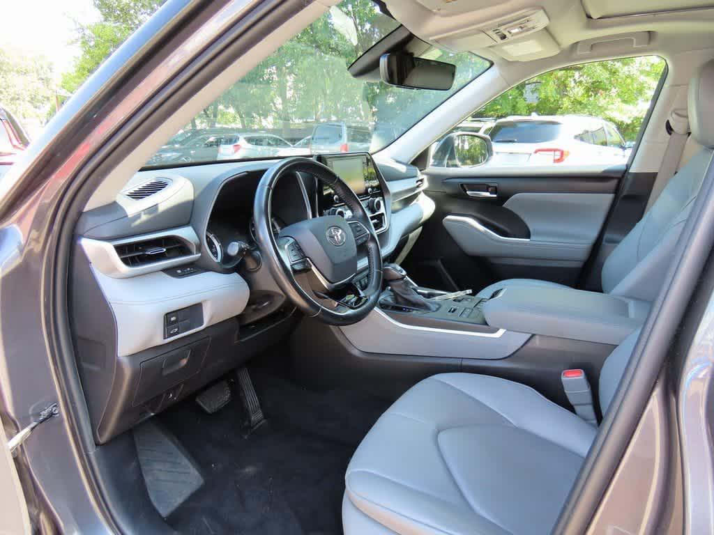 used 2021 Toyota Highlander car, priced at $26,995